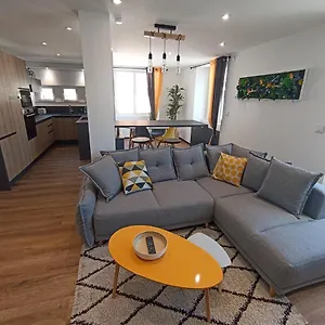  Apartment Centre De
